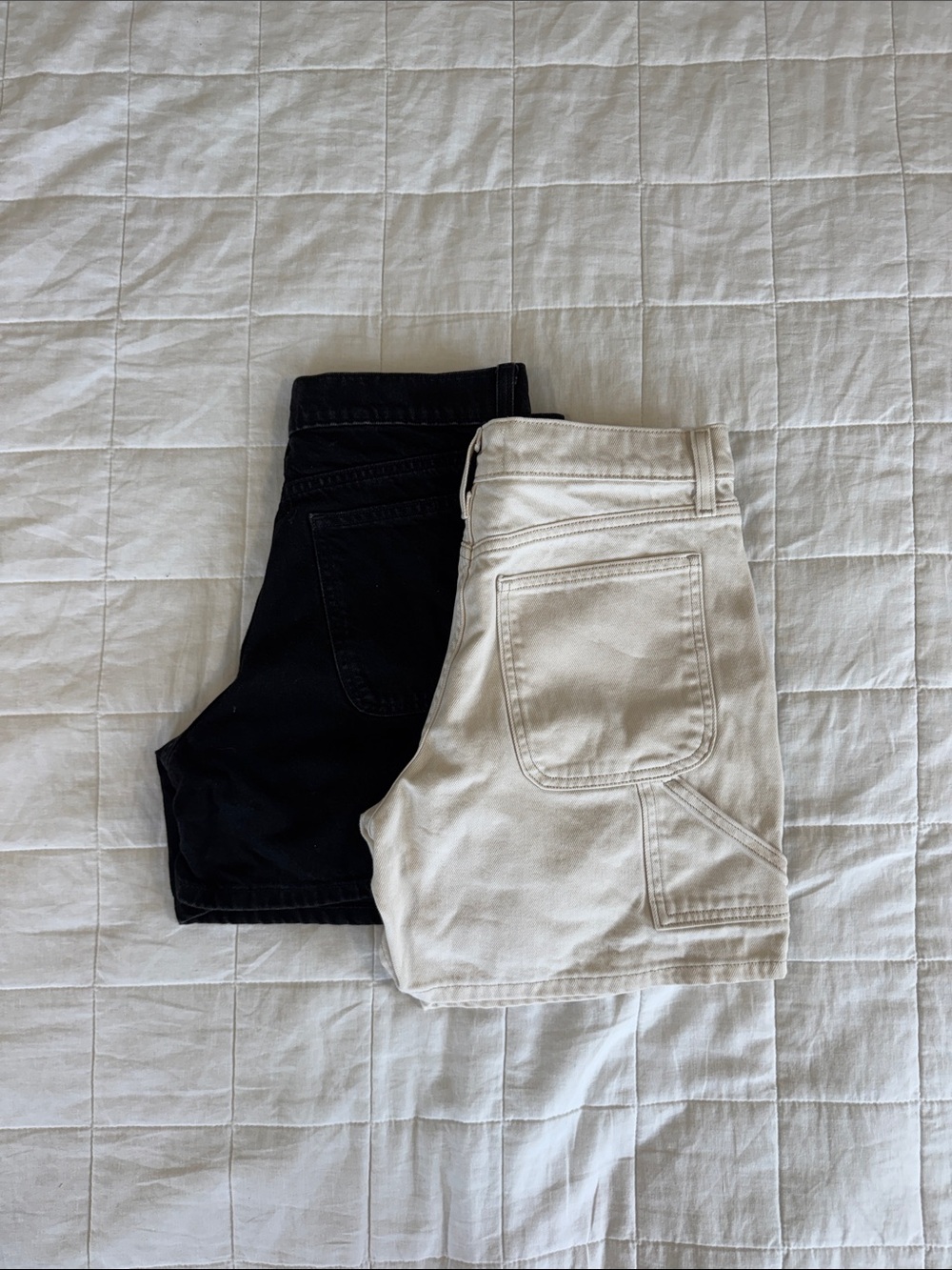 Sun•deh (Aritzia) - Black and Cream Shorts - Neutral Two-Pack